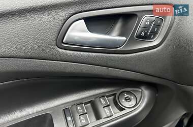 Внедорожник / Кроссовер Ford Escape 2018 в 