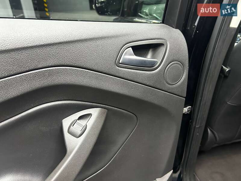 Внедорожник / Кроссовер Ford Escape 2018 в Черновцах