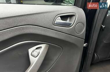 Внедорожник / Кроссовер Ford Escape 2018 в 