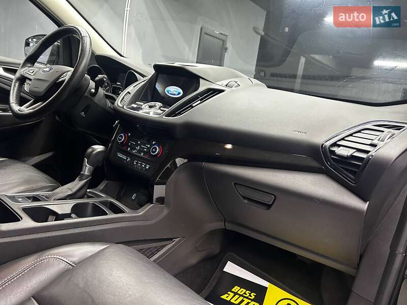 Внедорожник / Кроссовер Ford Escape 2018 в Черновцах