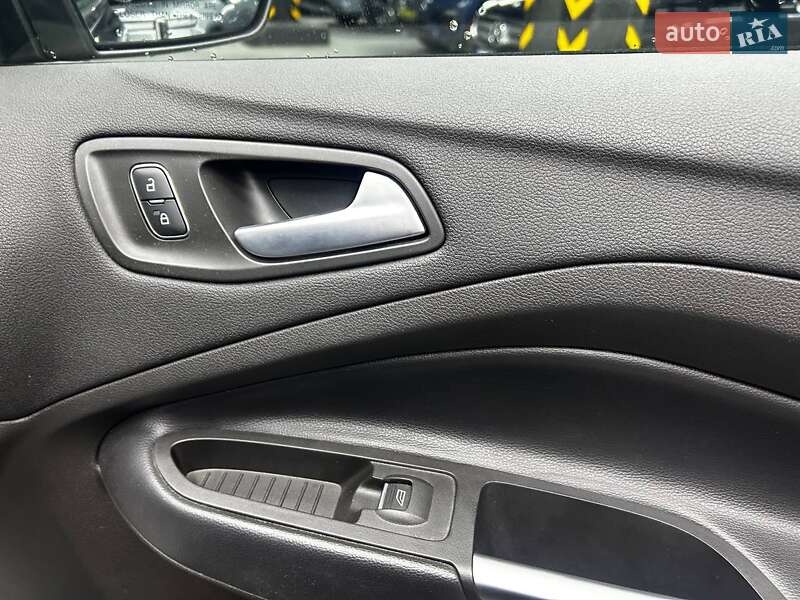 Внедорожник / Кроссовер Ford Escape 2018 в Черновцах