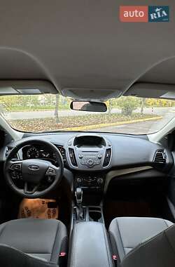 Внедорожник / Кроссовер Ford Escape 2019 в 
