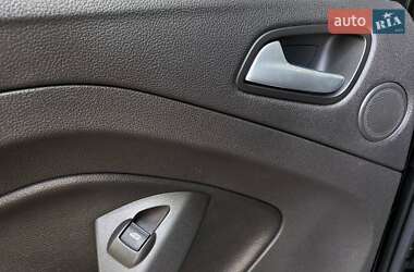 Позашляховик / Кросовер Ford Escape 2015 в  фото 40 Позашляховик / Кросовер Ford Escape 2015 в