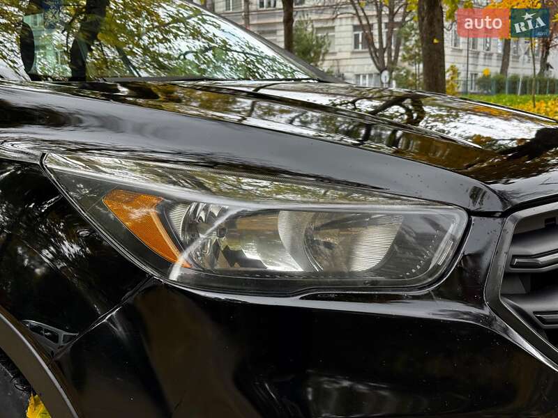 Внедорожник / Кроссовер Ford Escape 2017 в Киеве
