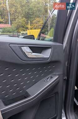 Внедорожник / Кроссовер Ford Escape 2020 в 