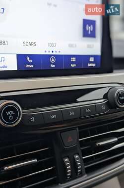 Внедорожник / Кроссовер Ford Escape 2020 в 