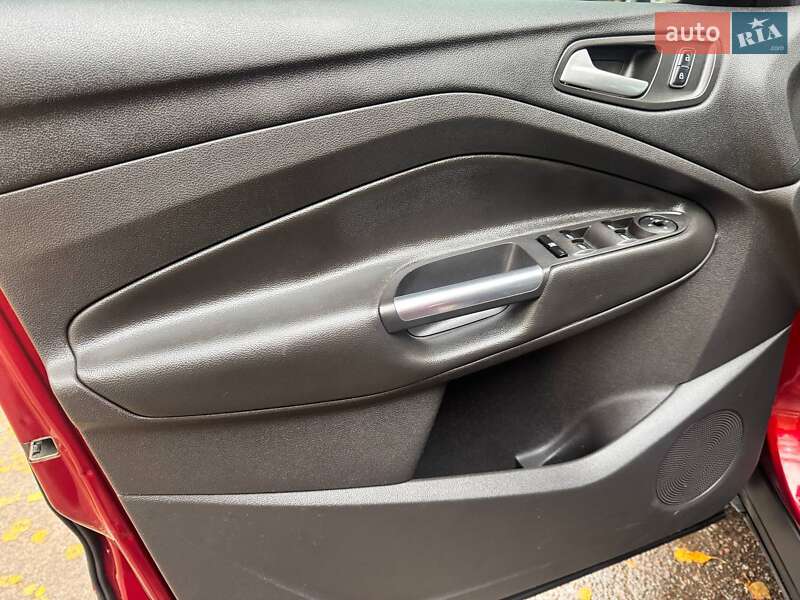 Внедорожник / Кроссовер Ford Escape 2015 в Ахтырке