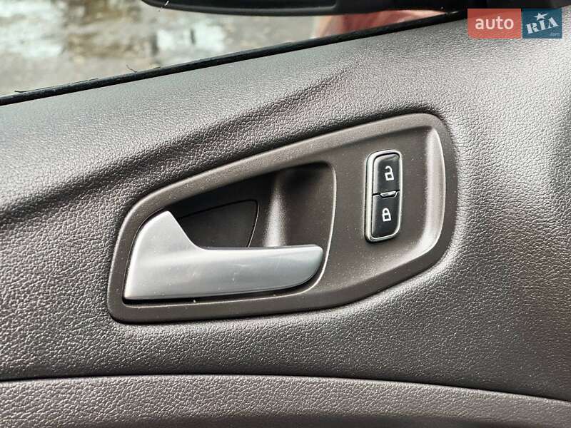 Внедорожник / Кроссовер Ford Escape 2015 в Ахтырке