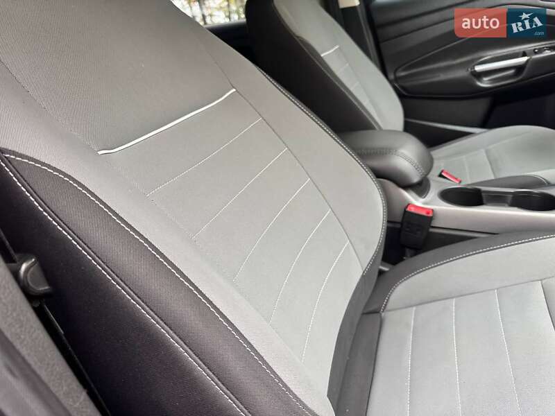 Внедорожник / Кроссовер Ford Escape 2015 в Ахтырке