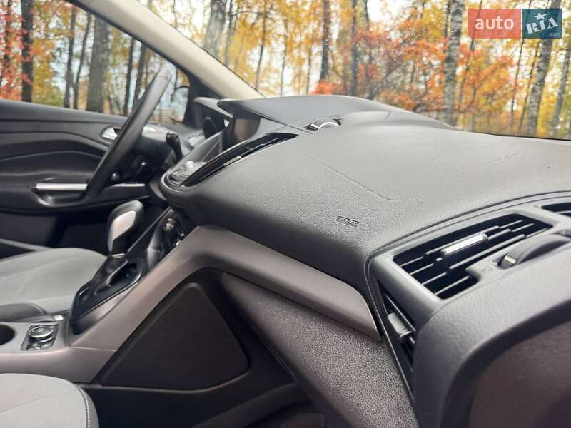 Внедорожник / Кроссовер Ford Escape 2015 в Ахтырке