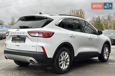 Внедорожник / Кроссовер Ford Escape 2020 в 