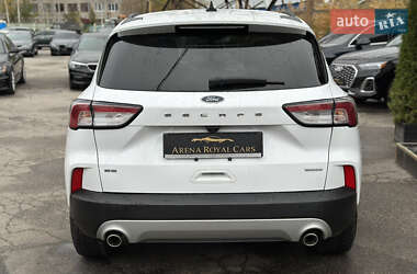Внедорожник / Кроссовер Ford Escape 2020 в 