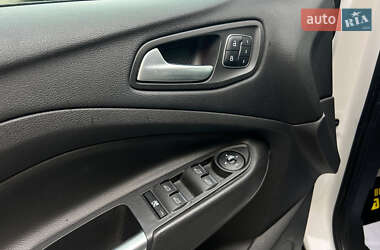 Позашляховик / Кросовер Ford Escape 2013 в 