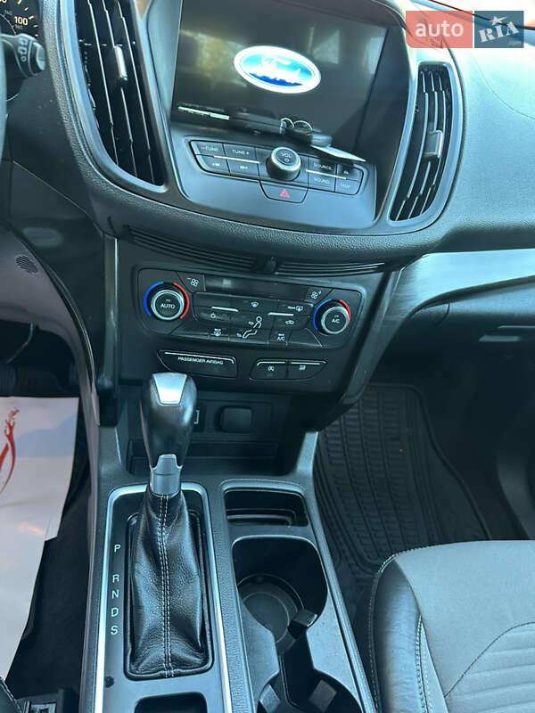 Внедорожник / Кроссовер Ford Escape 2016 в Черновцах