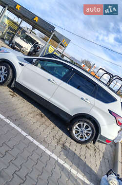 Внедорожник / Кроссовер Ford Escape 2018 в 