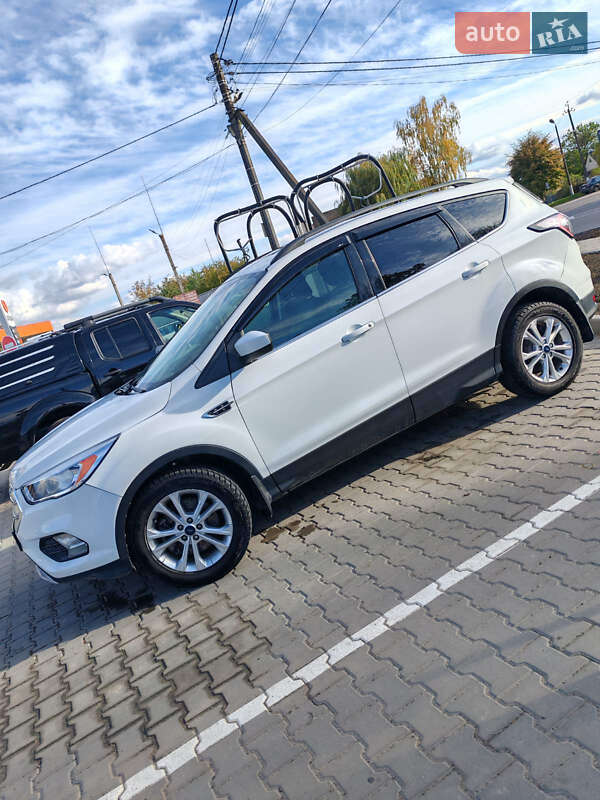 Внедорожник / Кроссовер Ford Escape 2018 в Ладыжине