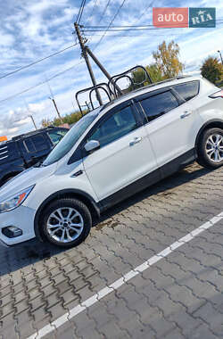 Внедорожник / Кроссовер Ford Escape 2018 в 