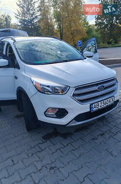 Внедорожник / Кроссовер Ford Escape 2018 в 
