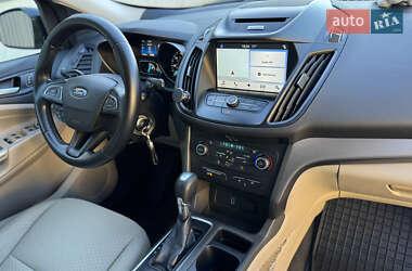 Позашляховик / Кросовер Ford Escape 2017 в  фото 56 Позашляховик / Кросовер Ford Escape 2017 в