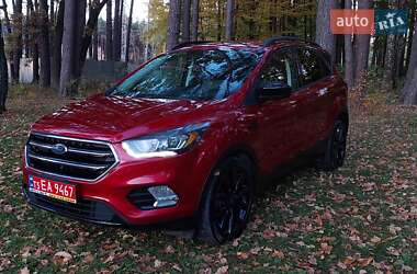 Внедорожник / Кроссовер Ford Escape 2017 в Дубно