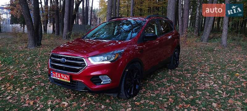 Позашляховик / Кросовер Ford Escape 2017 в 