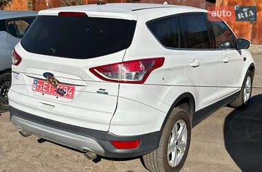 Позашляховик / Кросовер Ford Escape 2016 в 