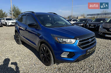 Внедорожник / Кроссовер Ford Escape 2016 в 