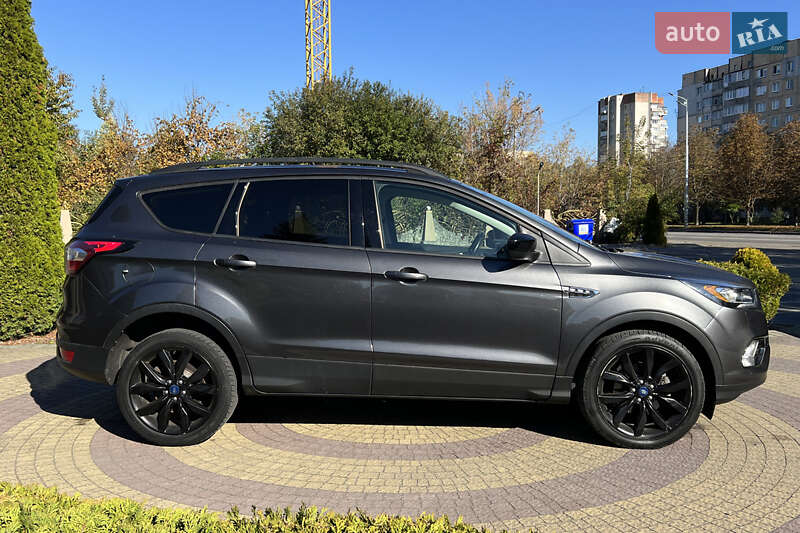 Внедорожник / Кроссовер Ford Escape 2018 в Львове