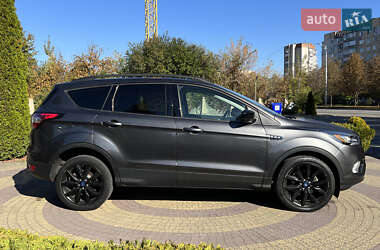 Позашляховик / Кросовер Ford Escape 2018 в 