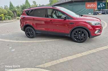 Внедорожник / Кроссовер Ford Escape 2016 в 