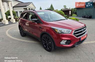 Внедорожник / Кроссовер Ford Escape 2016 в 