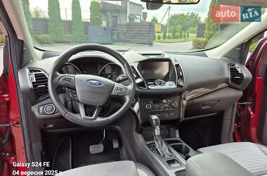 Внедорожник / Кроссовер Ford Escape 2016 в 