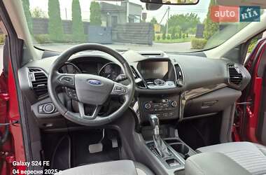Внедорожник / Кроссовер Ford Escape 2016 в 