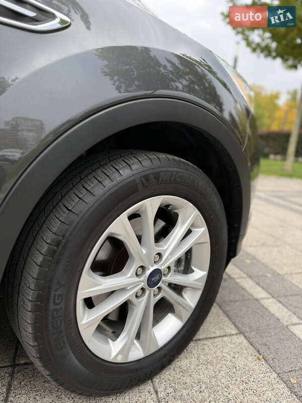 Внедорожник / Кроссовер Ford Escape 2018 в Днепре