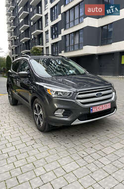 Внедорожник / Кроссовер Ford Escape 2018 в 