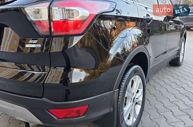 Внедорожник / Кроссовер Ford Escape 2017 в 