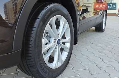 Внедорожник / Кроссовер Ford Escape 2017 в 