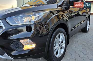 Внедорожник / Кроссовер Ford Escape 2017 в 