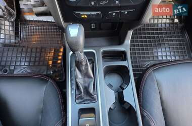 Внедорожник / Кроссовер Ford Escape 2017 в 