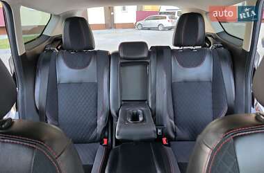 Внедорожник / Кроссовер Ford Escape 2017 в 