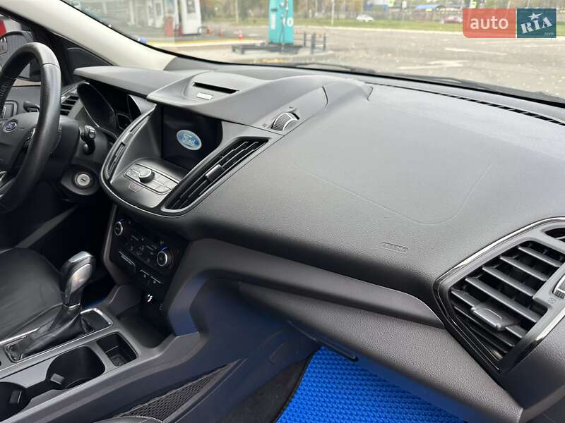 Внедорожник / Кроссовер Ford Escape 2017 в Киеве