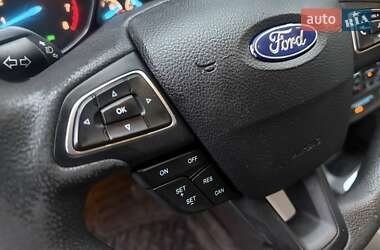 Внедорожник / Кроссовер Ford Escape 2018 в 