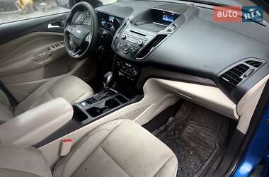 Внедорожник / Кроссовер Ford Escape 2018 в 