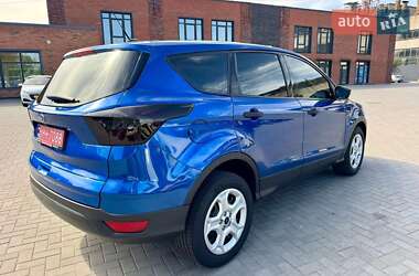 Внедорожник / Кроссовер Ford Escape 2016 в Кременчуге Внедорожник / Кроссовер Ford Escape 2016 в Кременчуге