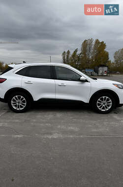 Внедорожник / Кроссовер Ford Escape 2021 в 