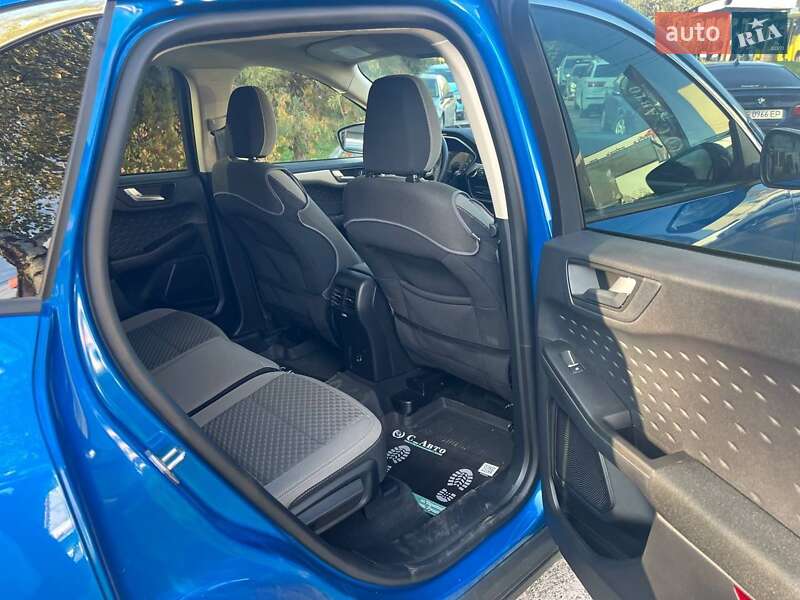 Позашляховик / Кросовер Ford Escape 2020 в Чернівцях