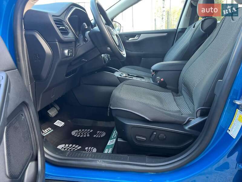 Позашляховик / Кросовер Ford Escape 2020 в Чернівцях