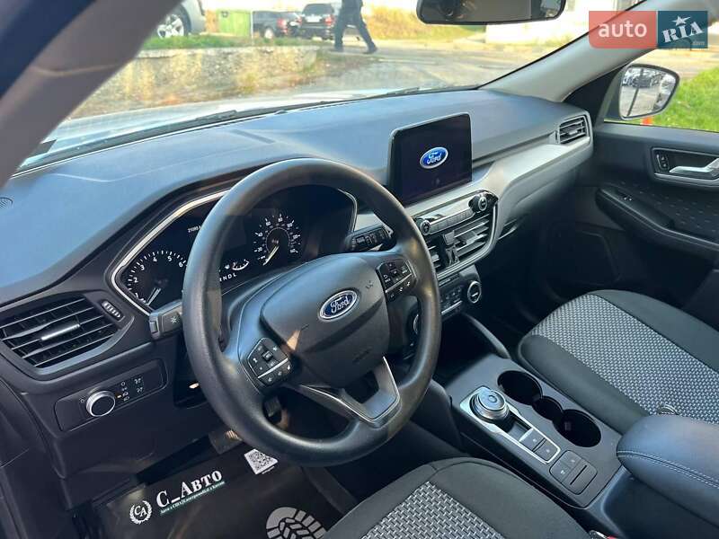 Позашляховик / Кросовер Ford Escape 2020 в Чернівцях
