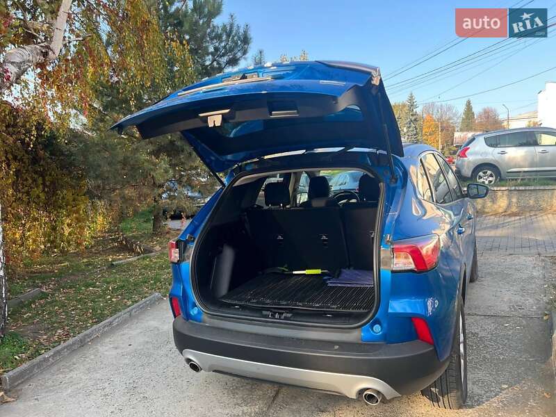 Позашляховик / Кросовер Ford Escape 2020 в Чернівцях
