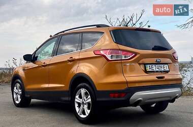 Позашляховик / Кросовер Ford Escape 2015 в 